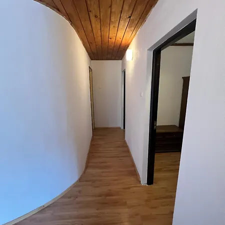Apartment Complex De Aur Poiana